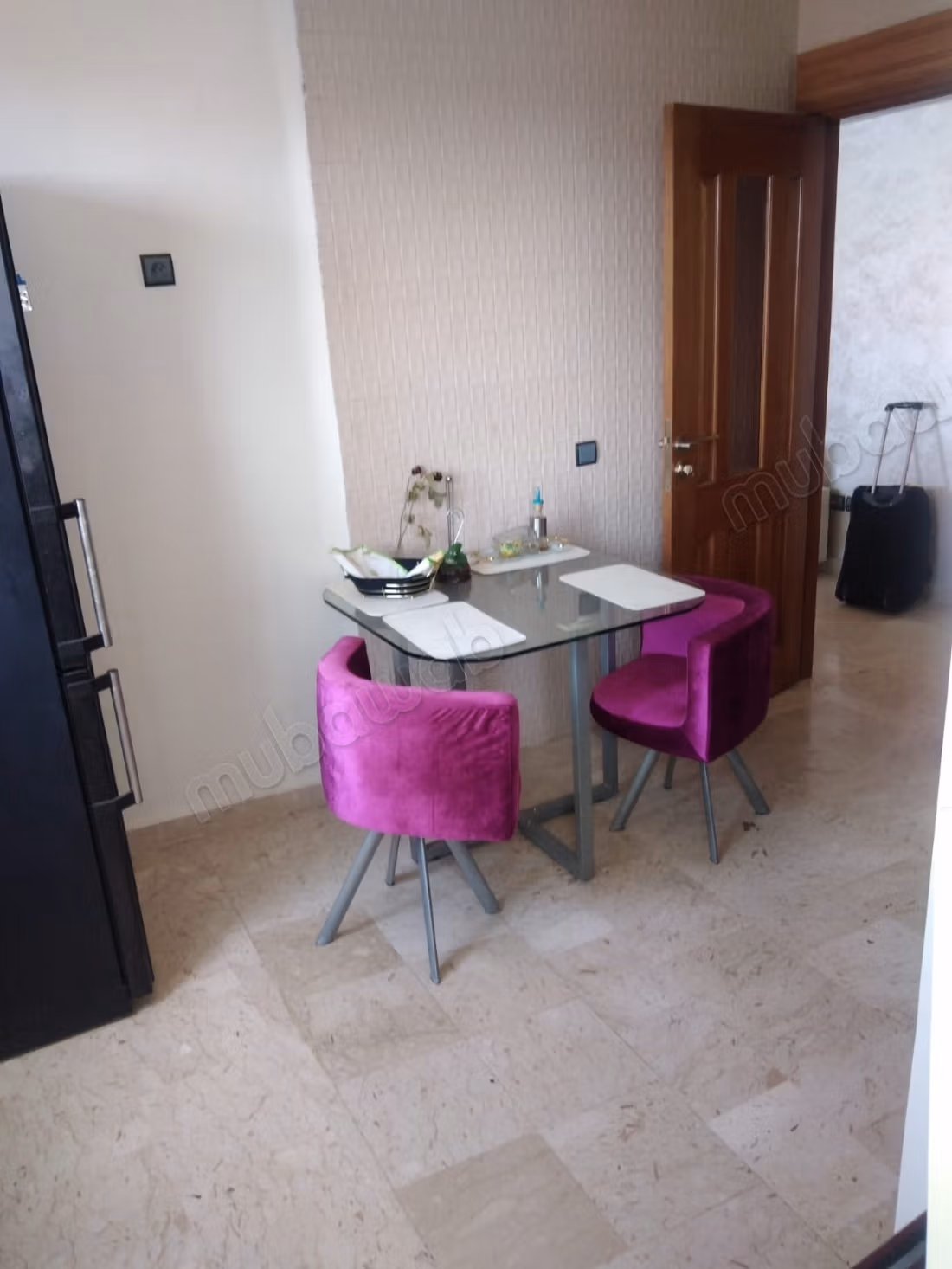 Vente d'un bel appartement à Oasis sud. 
2 pièces confortables. 
Bien meublé