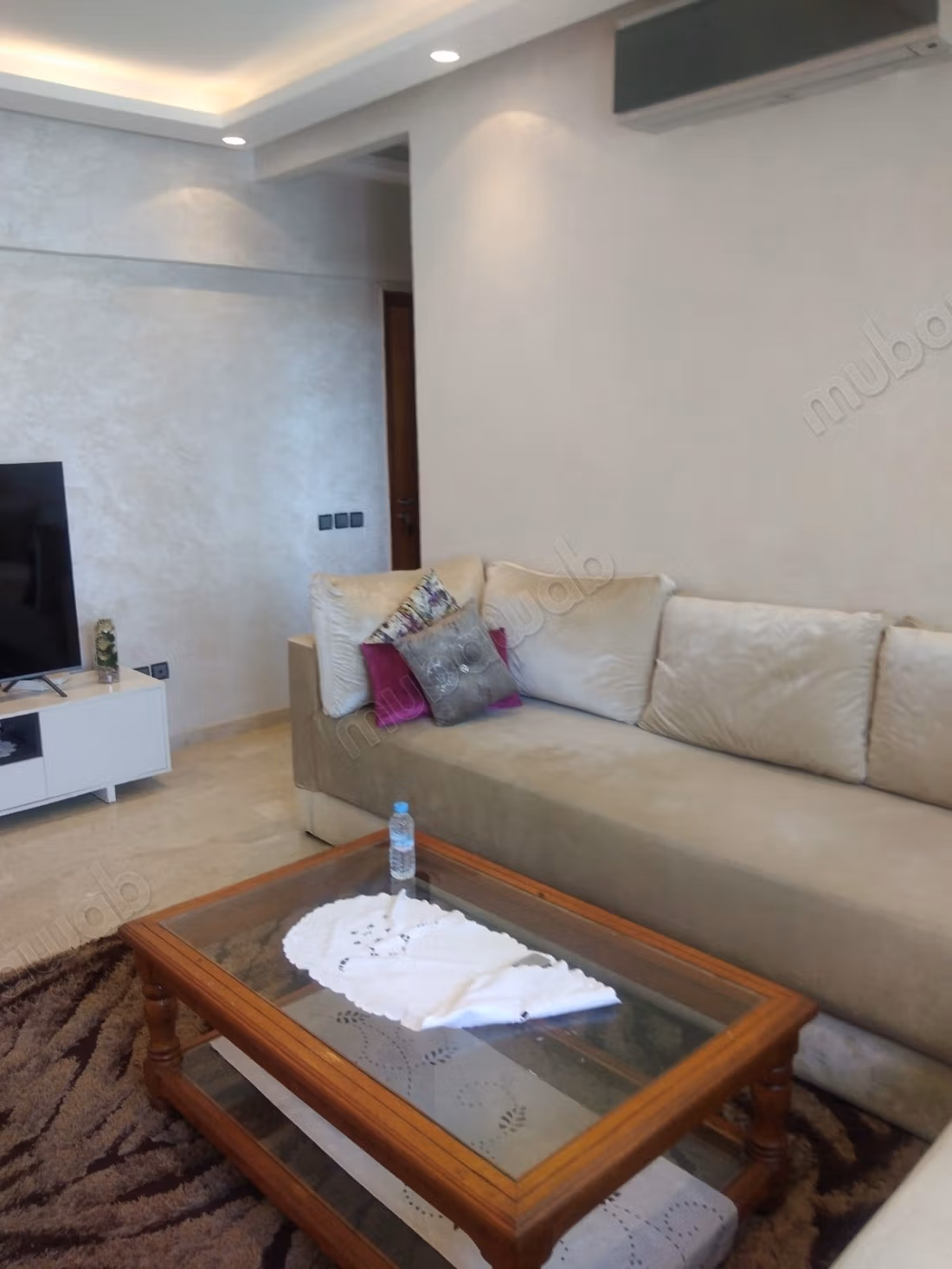 Vente d'un bel appartement à Oasis sud. 
2 pièces confortables. 
Bien meublé
