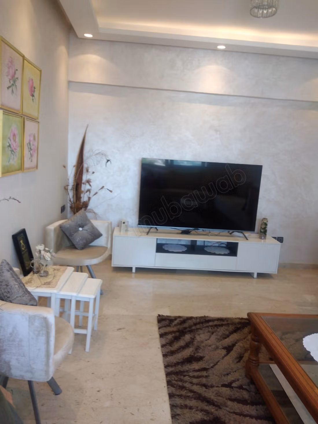 Vente d'un bel appartement à Oasis sud. 
2 pièces confortables. 
Bien meublé