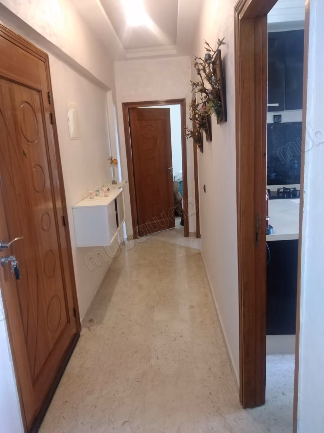 Vente d'un bel appartement à Oasis sud. 
2 pièces confortables. 
Bien meublé