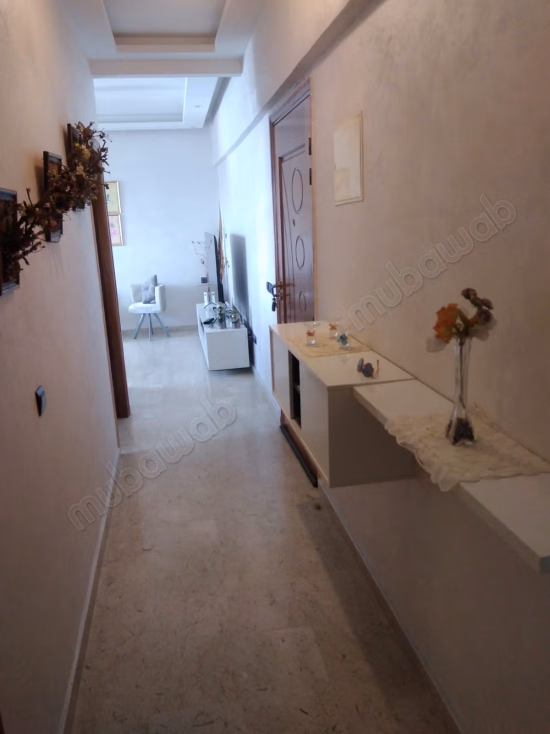 Vente d'un bel appartement à Oasis sud. 
2 pièces confortables. 
Bien meublé