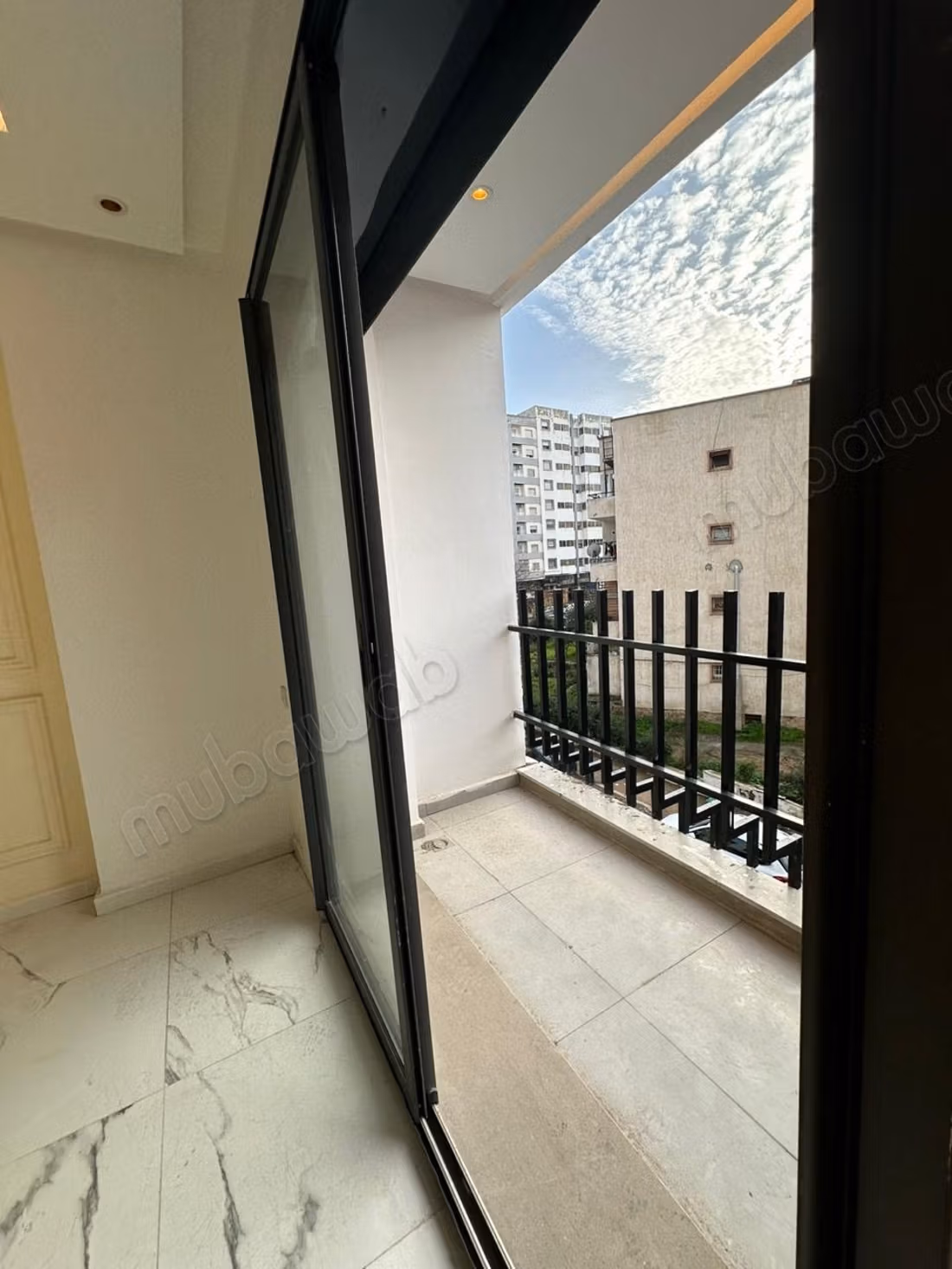 Bel appartement en location en poids lourd 
3 chambres. Salon traditionnel marocain, résidence sécurisée