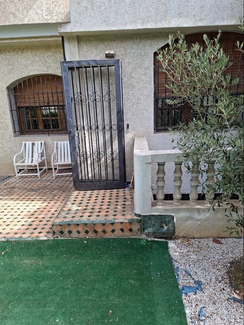 A vendre jolie villa en face du quartier CFC