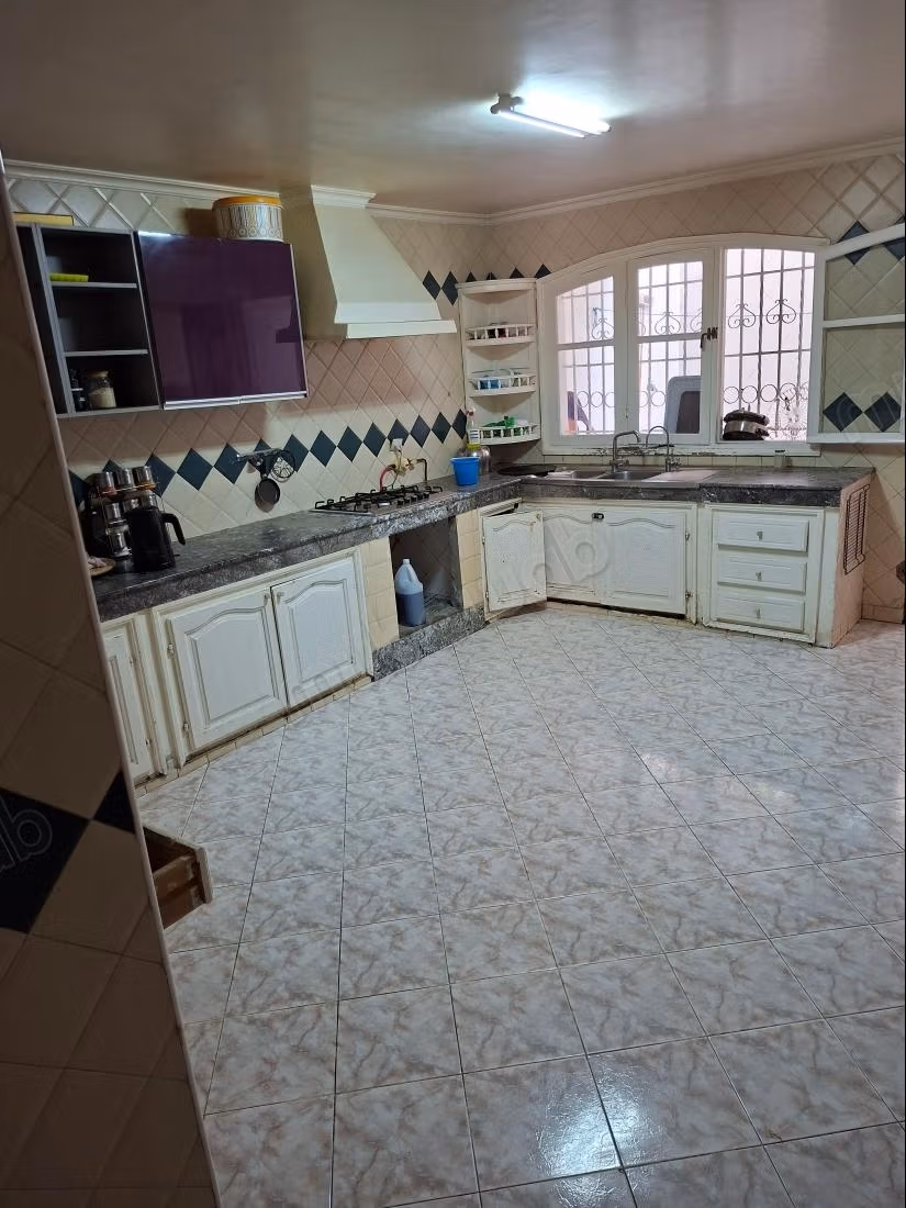 A vendre jolie villa en face du quartier CFC