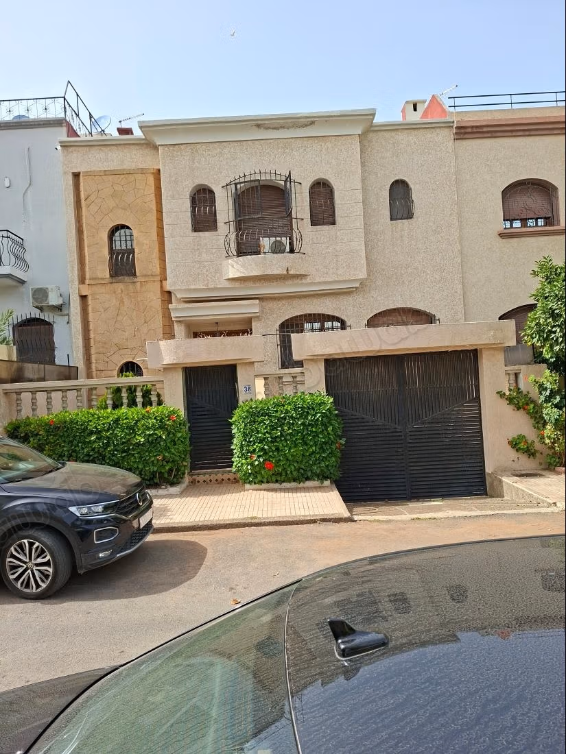 A vendre jolie villa en face du quartier CFC