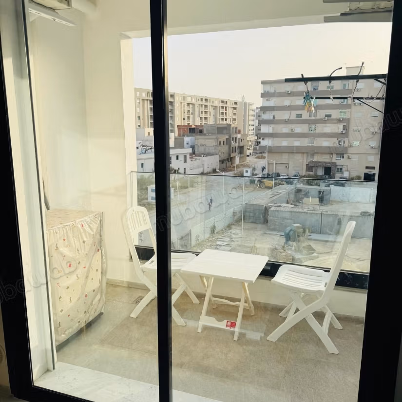 Louez cet appartement à La Soukra Ville.
Surface de 60 m².
Meublé