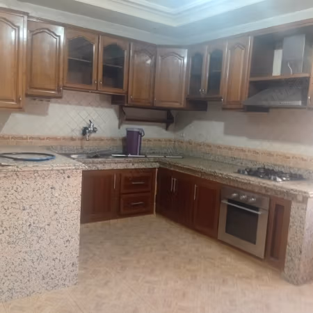 Leeg appartement te huur in Maarif