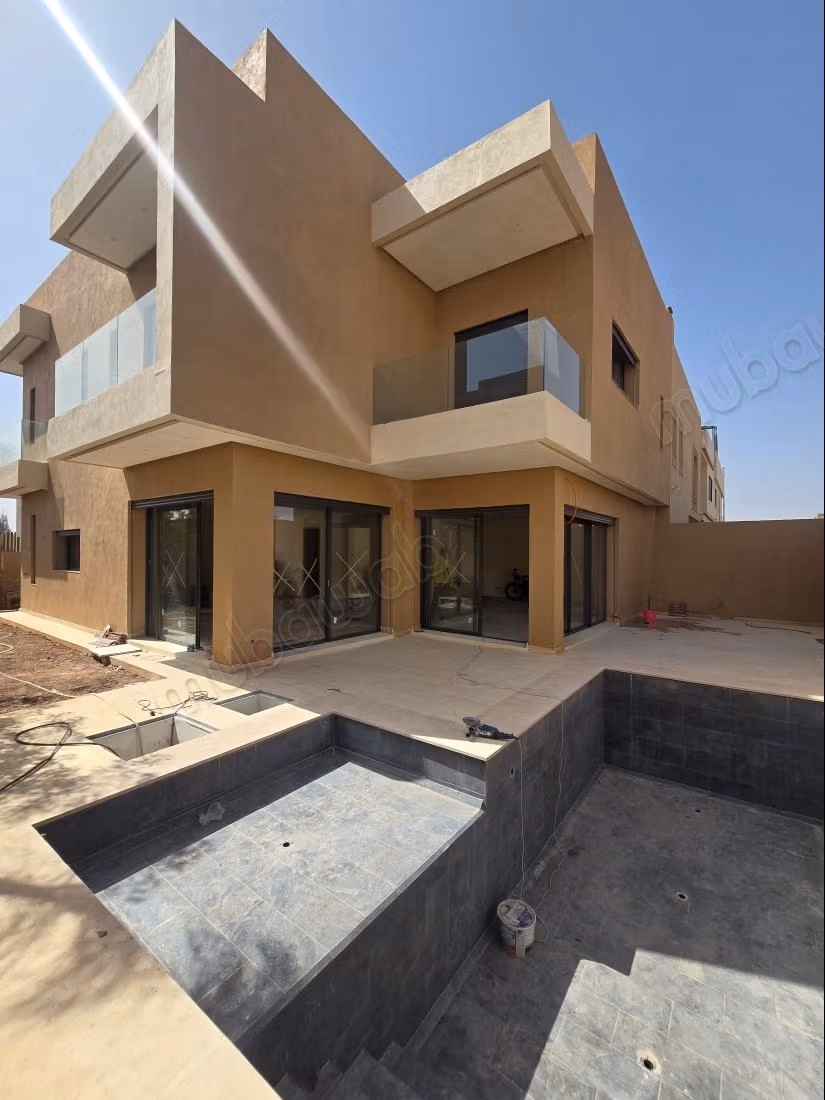 Gran villa completamente nueva 5Ch Piscina Targa