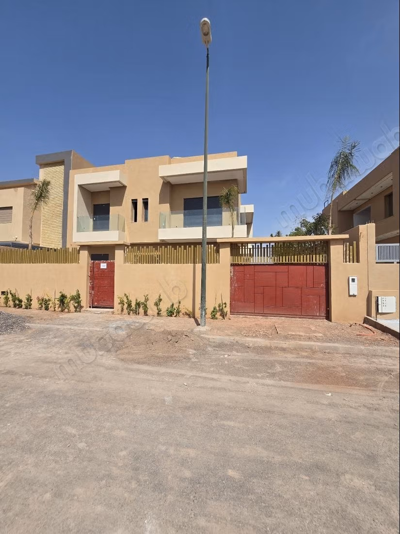 Gran villa completamente nueva 5Ch Piscina Targa