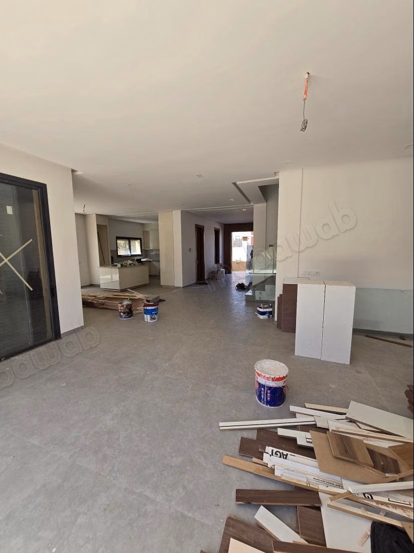 Grande villa de luxe neuve avec 5 chambres et piscine