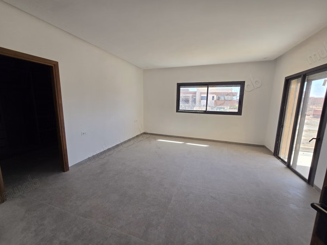 Grande villa de luxe neuve avec 5 chambres et piscine