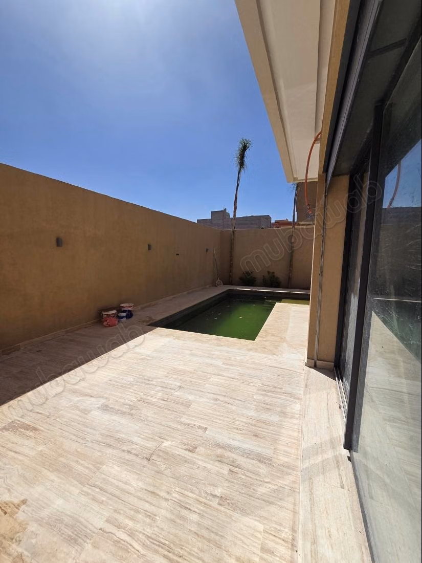 Grande villa de luxe neuve avec 5 chambres et piscine