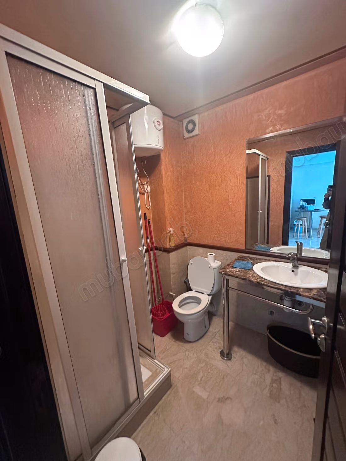 Gemeubelde studio in MERS SULTAN dichtbij de tram