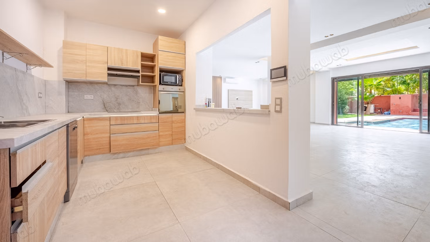 Al Maaden 4 bedrooms heated pool