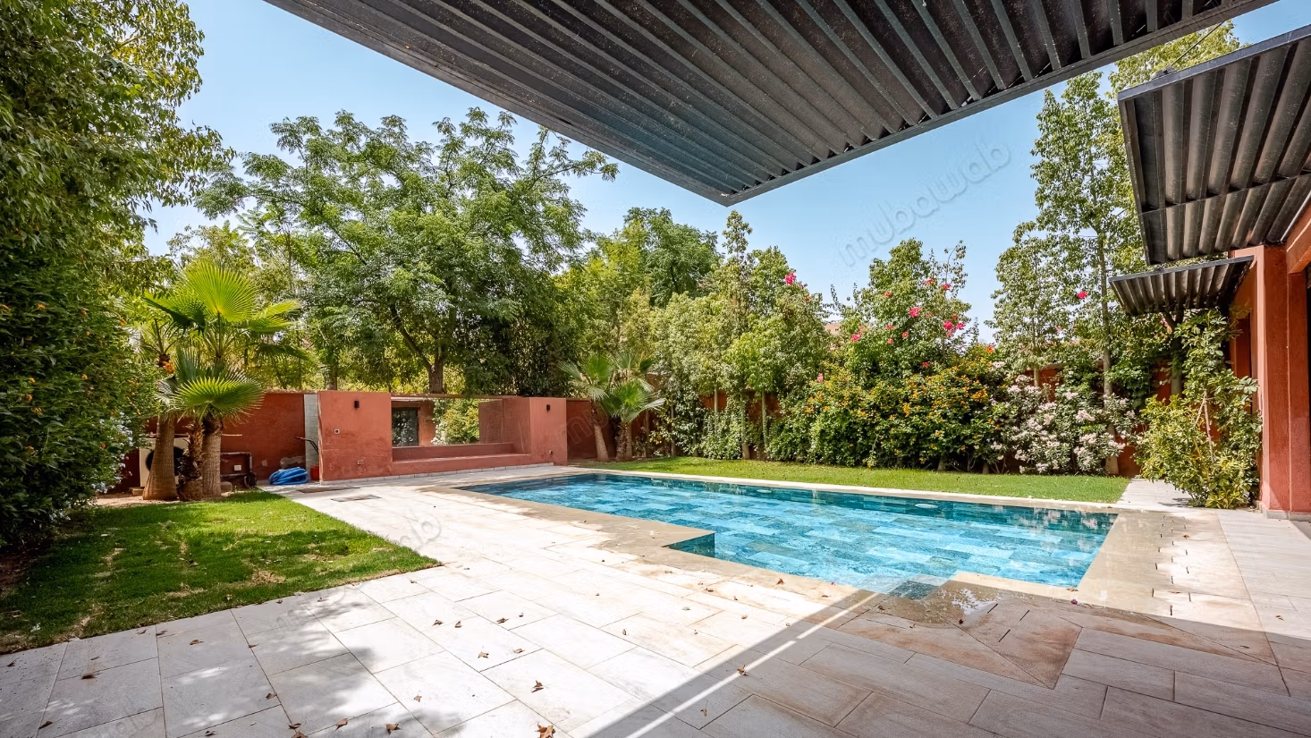Al Maaden 4 bedrooms heated pool