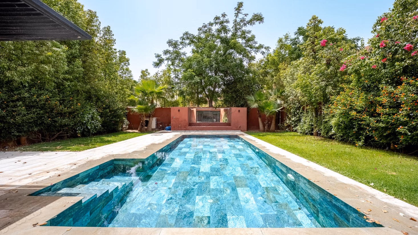 Al Maaden 4 bedrooms heated pool