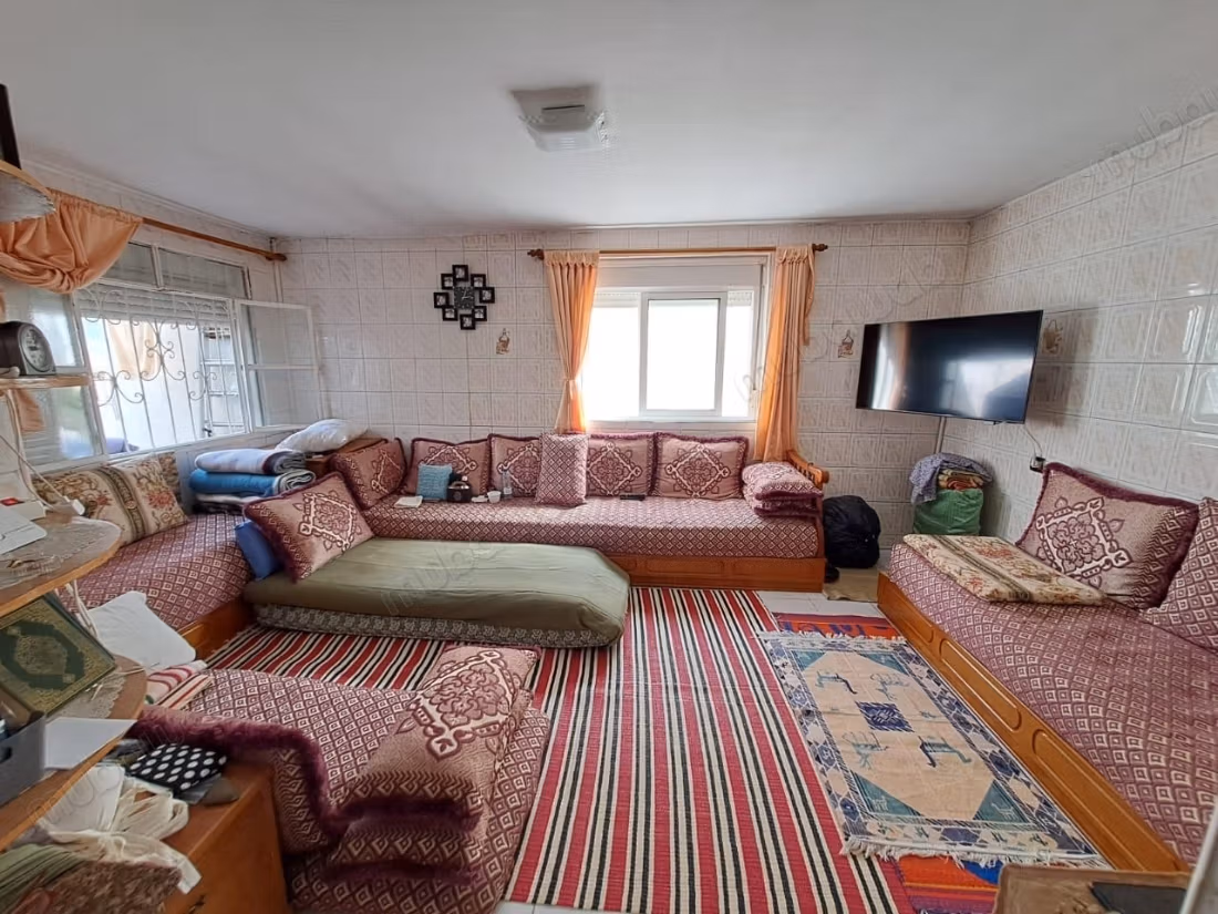 Trova la tua casa e titolo da acquistare a petit socco. 3 stanze. Ambiente tranquillo con vista mare e doppio vetro