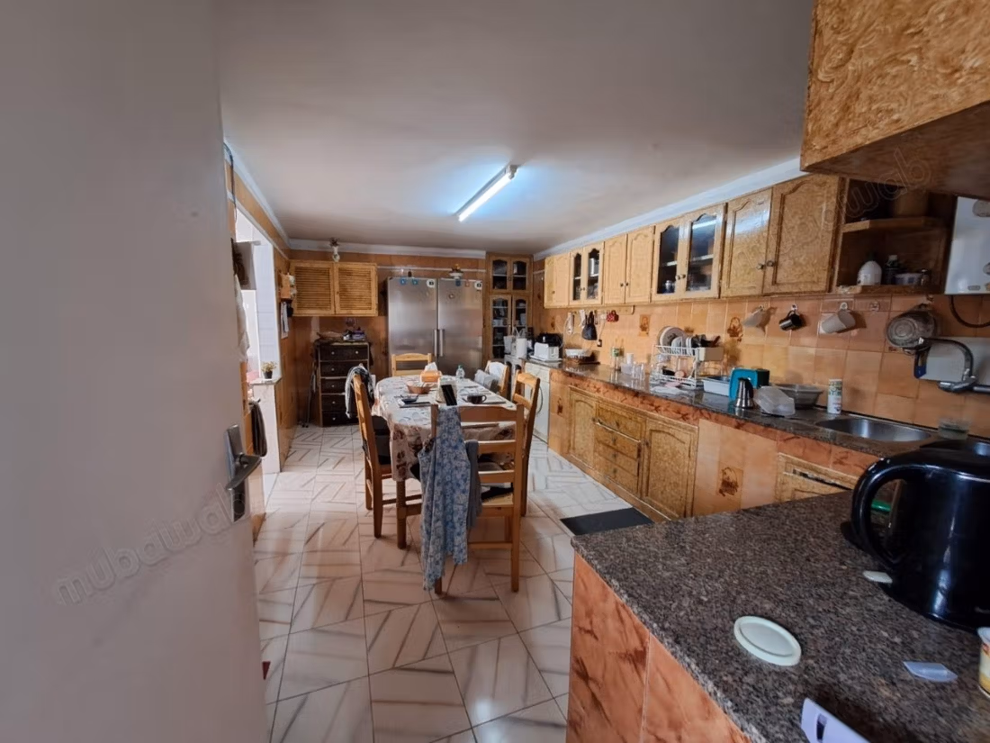 Trova la tua casa e titolo da acquistare a petit socco. 3 stanze. Ambiente tranquillo con vista mare e doppio vetro