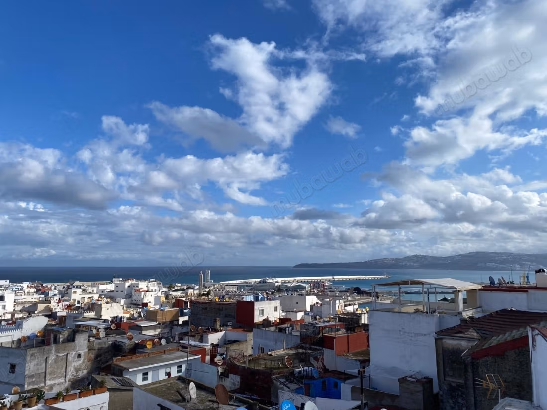 Trova la tua casa e titolo da acquistare a petit socco. 3 stanze. Ambiente tranquillo con vista mare e doppio vetro