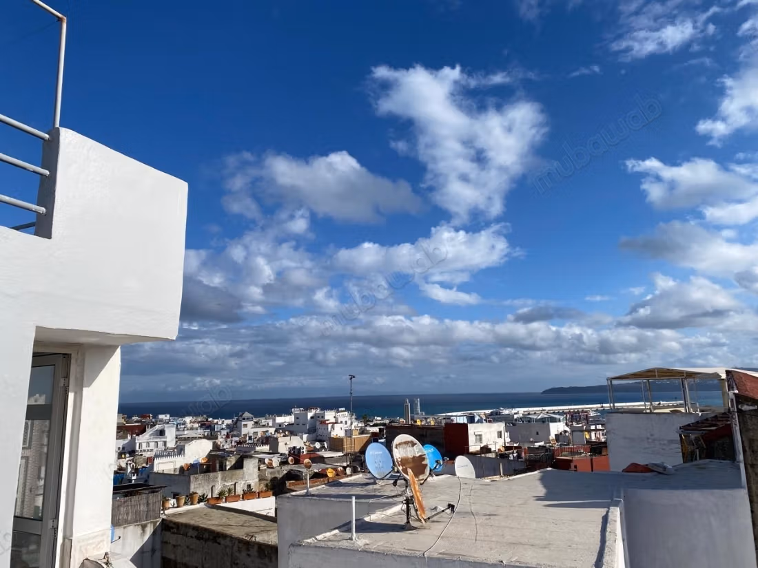 Trova la tua casa e titolo da acquistare a petit socco. 3 stanze. Ambiente tranquillo con vista mare e doppio vetro