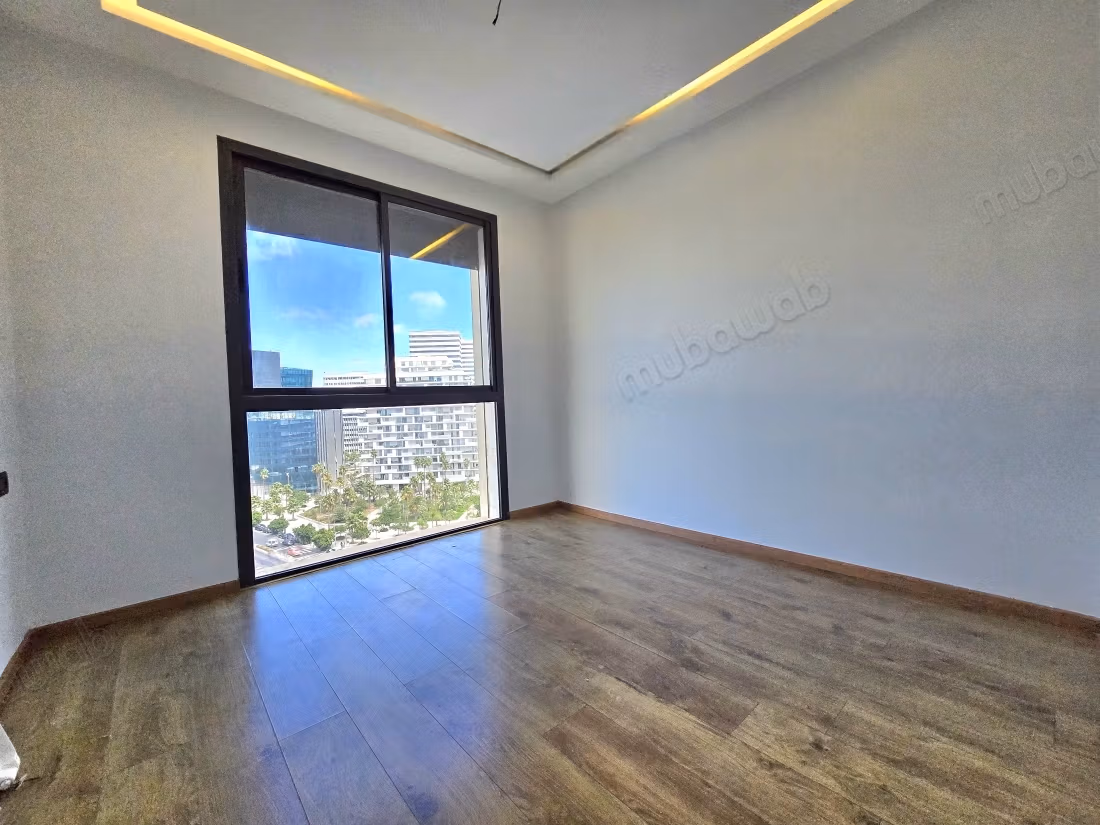 Appartement à louer à Casablanca Finance City.
Superficie 98 m².
Porte sécurisée et chauffage central
