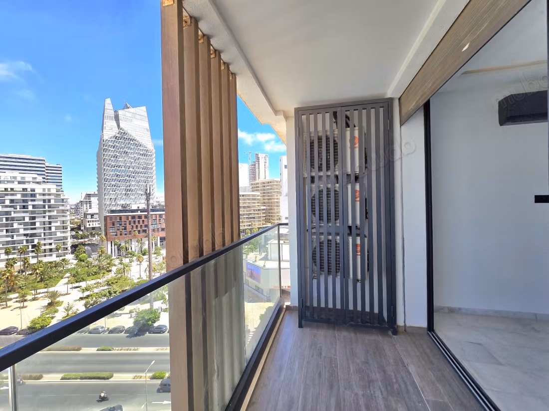 Appartement à louer à Casablanca Finance City.
Superficie 98 m².
Porte sécurisée et chauffage central