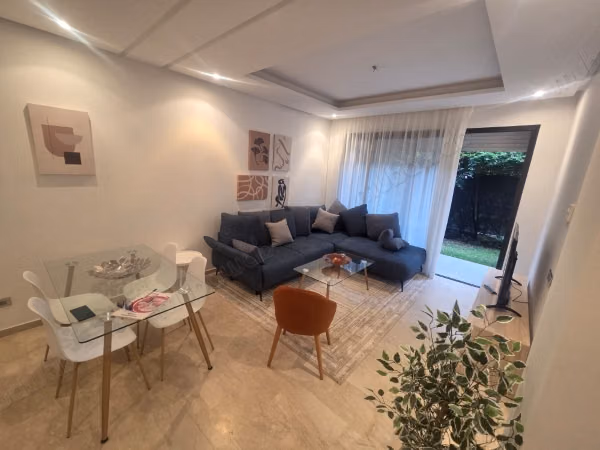 Appartamento vuoto con 1 camera da letto e grande giardino