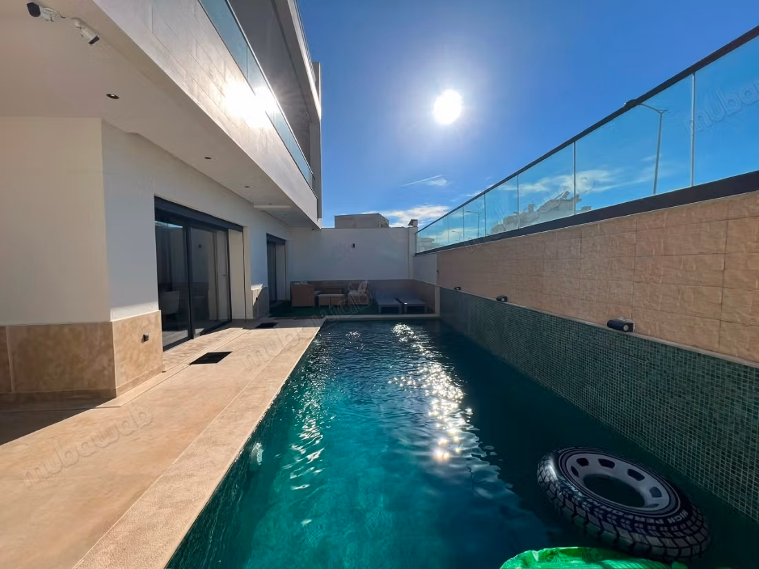 Villa a 3 FACCIATE con vista mare a NOUINOUICH