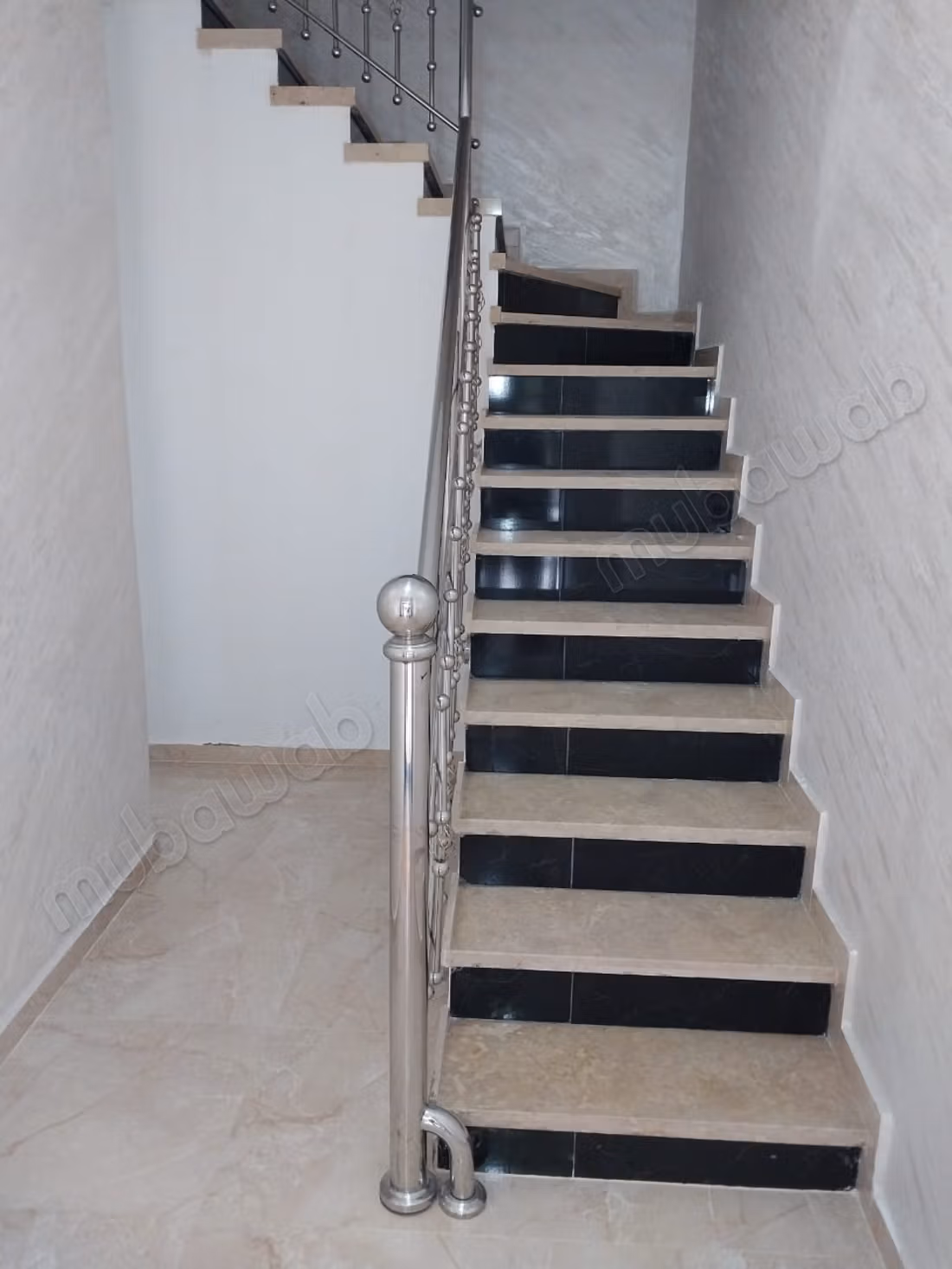 Maison à acheter à Mhamid. 
6 belles chambres. 
Système de parabole et salon marocain