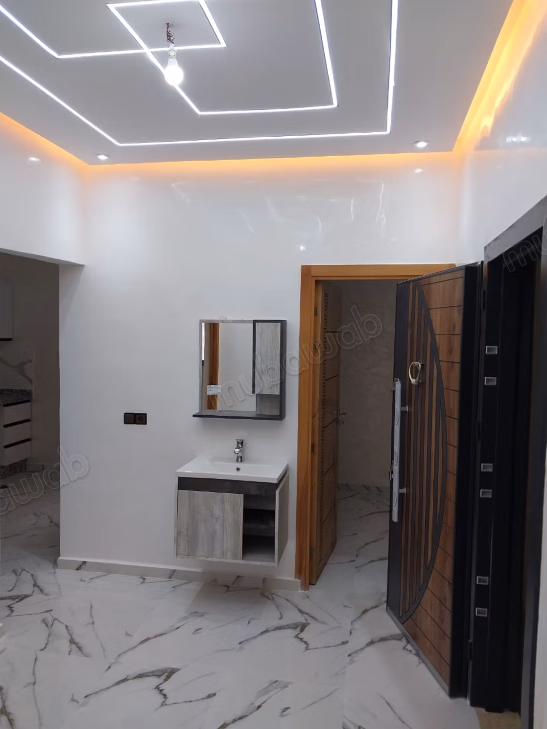 Maison à acheter à Mhamid. 
6 belles chambres. 
Système de parabole et salon marocain