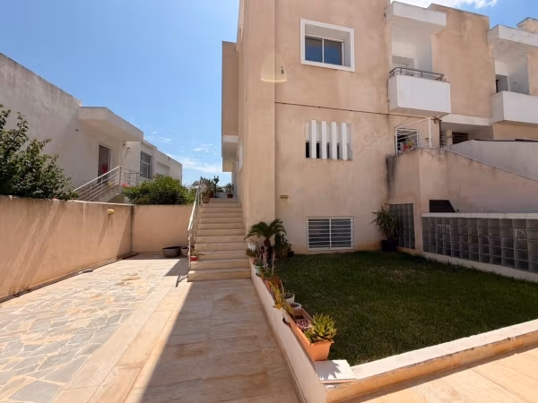 2in1 Villa a schiera con appartamento al piano terra indipendente