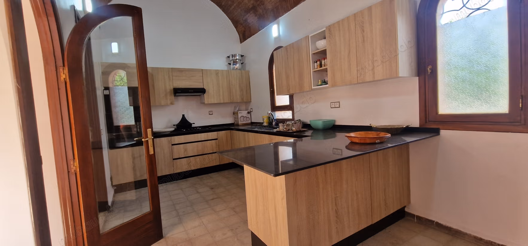 Bellissimo riad in affitto a Ennakhil Palmeraie. 4 grandi stanze. Arredato