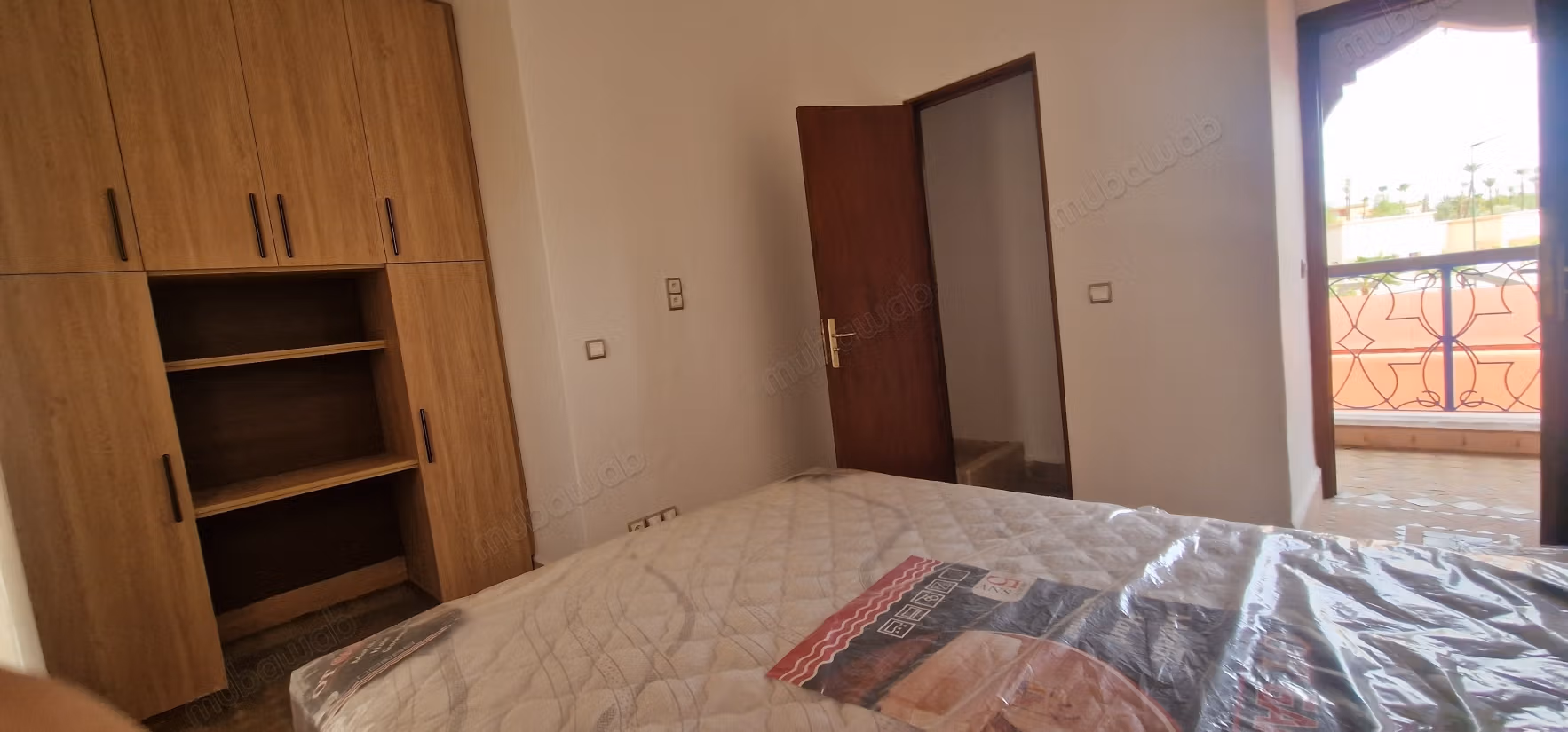 Bellissimo riad in affitto a Ennakhil Palmeraie. 4 grandi stanze. Arredato