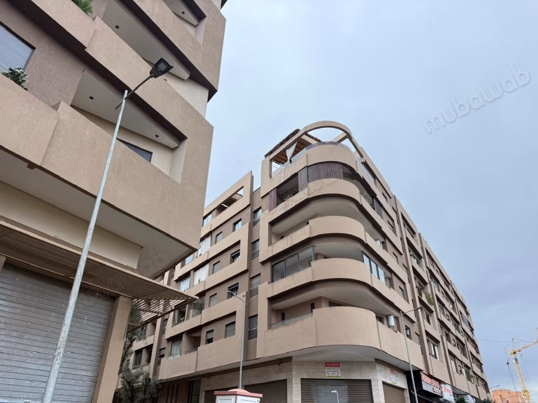 Apartment for rent in Hay Al Hassani. 3 large rooms. Green spaces and elevator