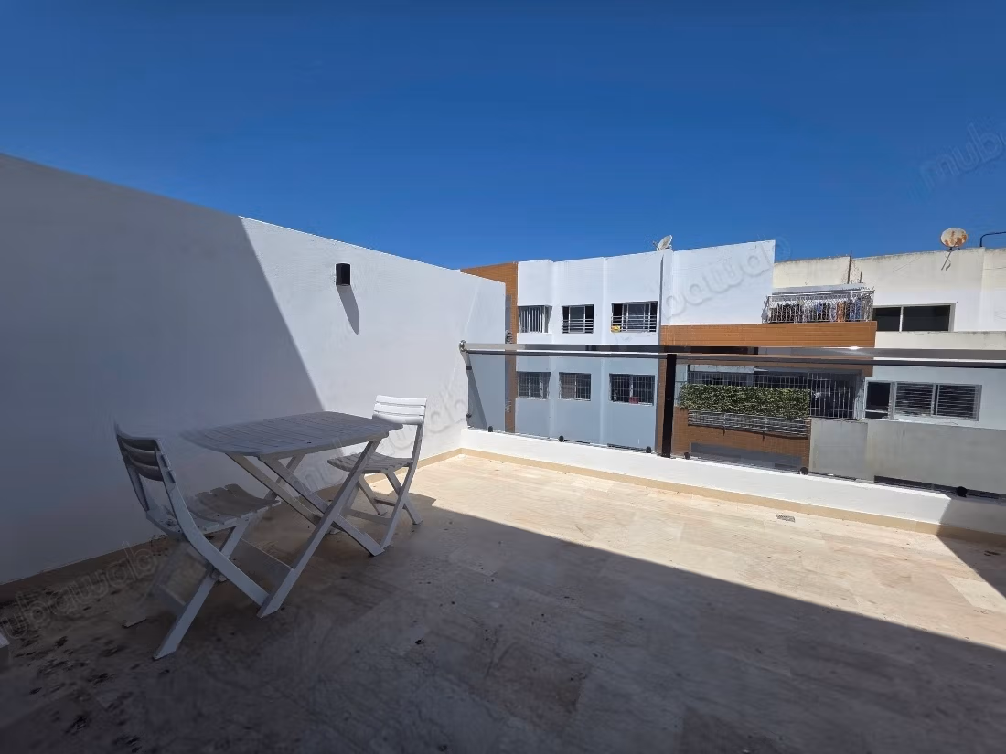 Bel appartement en location à Maârif Extension. 
2 chambres. 
Bien meublé