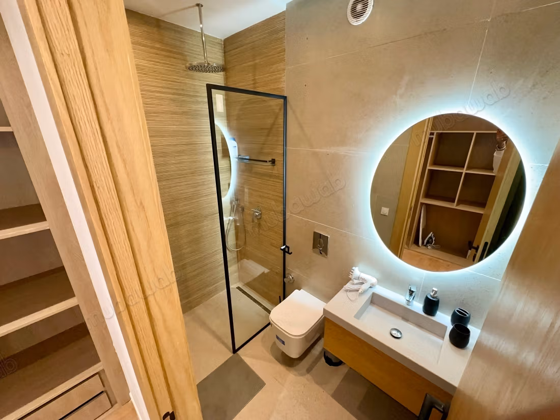 Appartementen te huur in Oasis met zwembad. 4 grote woonruimtes. Algemene schotelantenne, beveiligde buurt