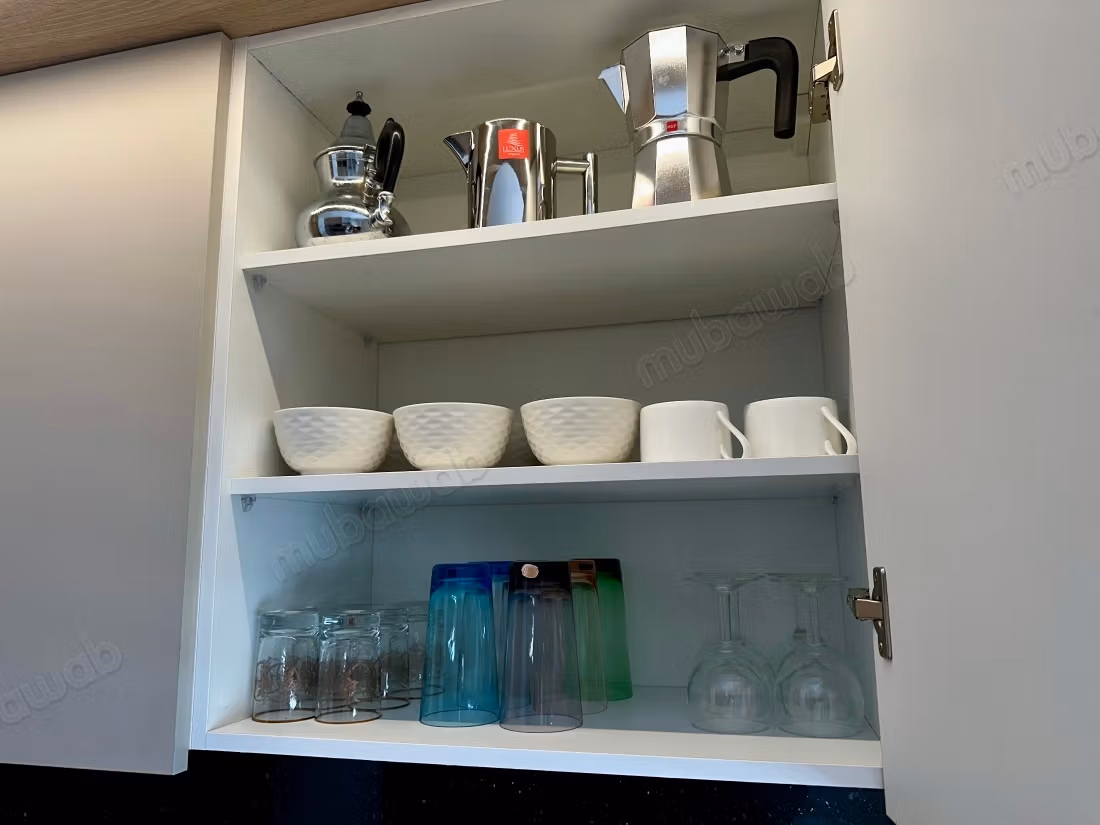 Appartementen te huur in Oasis met zwembad. 4 grote woonruimtes. Algemene schotelantenne, beveiligde buurt