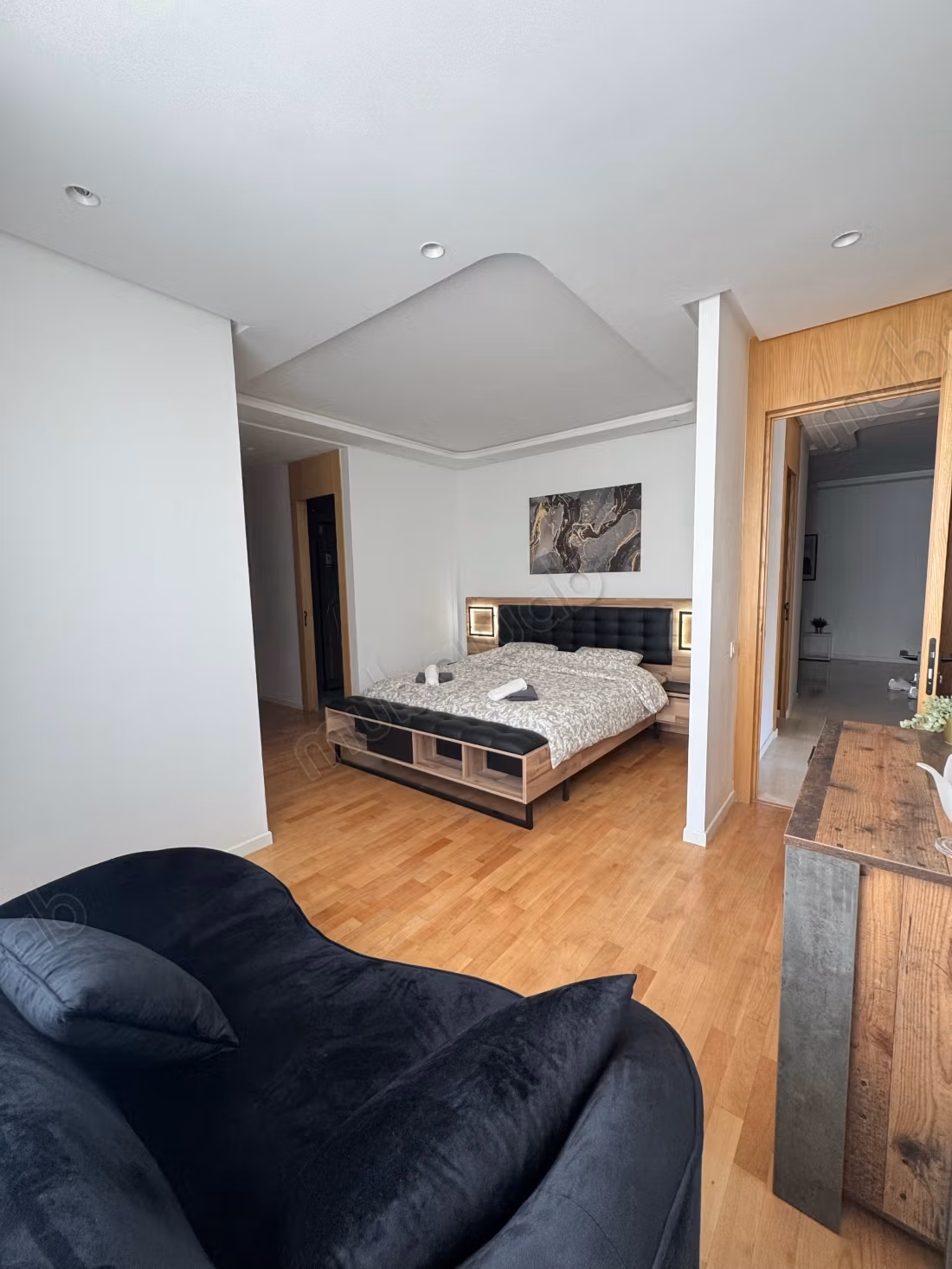 Appartementen te huur in Oasis met zwembad. 4 grote woonruimtes. Algemene schotelantenne, beveiligde buurt