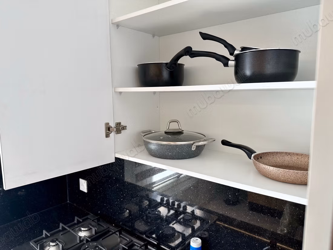 Appartementen te huur in Oasis met zwembad. 4 grote woonruimtes. Algemene schotelantenne, beveiligde buurt