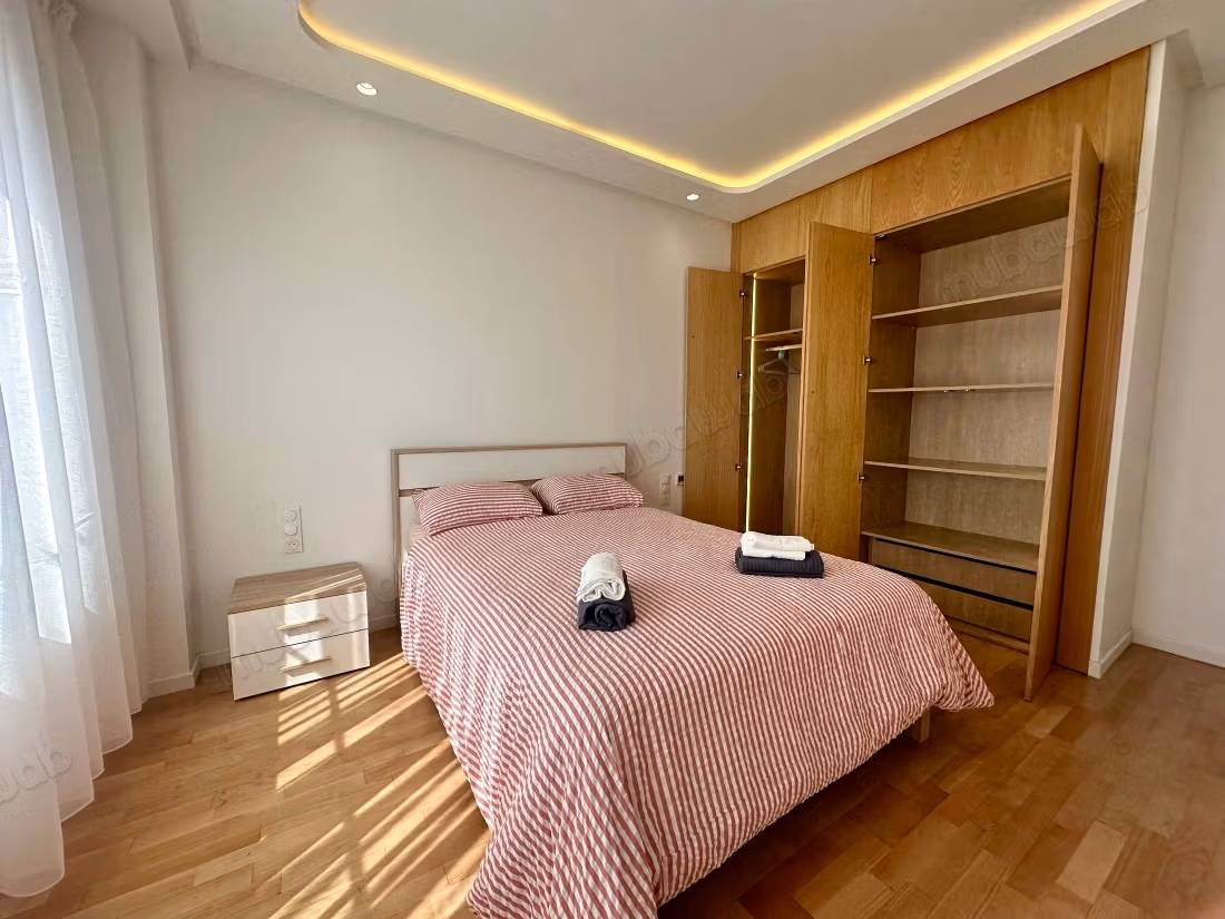 Appartementen te huur in Oasis met zwembad. 4 grote woonruimtes. Algemene schotelantenne, beveiligde buurt