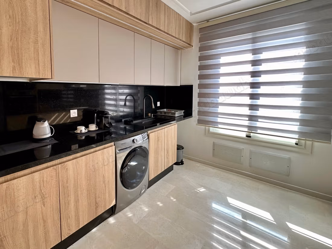 Appartementen te huur in Oasis met zwembad. 4 grote woonruimtes. Algemene schotelantenne, beveiligde buurt