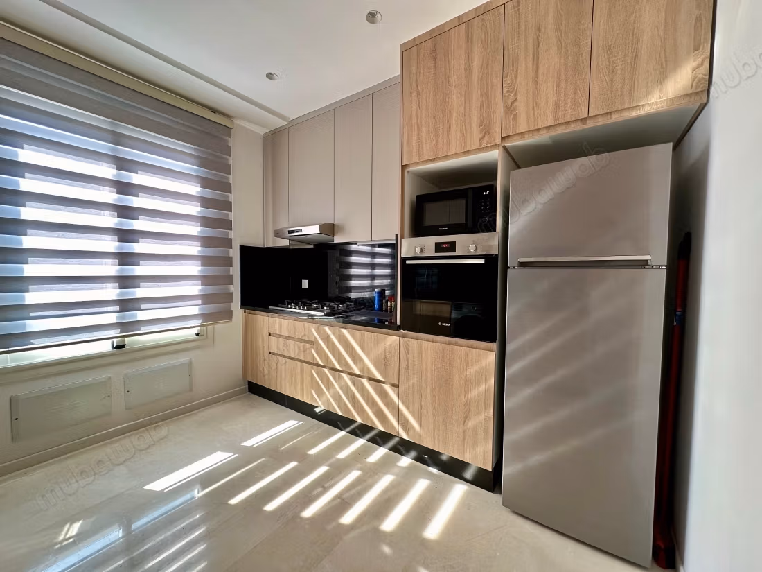 Appartementen te huur in Oasis met zwembad. 4 grote woonruimtes. Algemene schotelantenne, beveiligde buurt