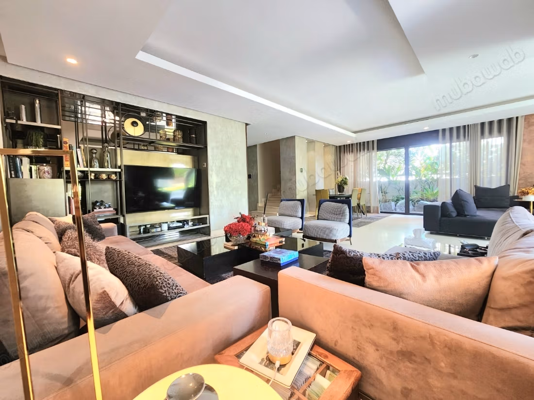 Splendida villa in vendita a Hermitage. Superficie di 321 m². Antenna parabolica e sicurezza