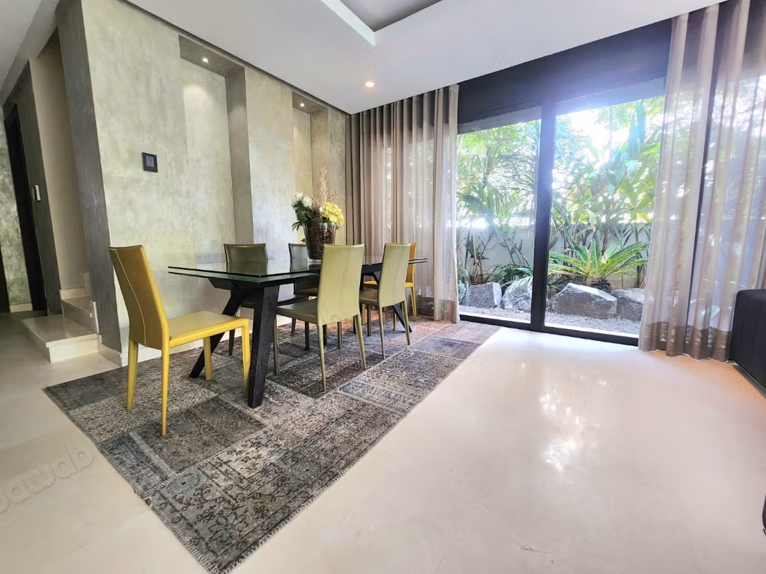 Splendida villa in vendita a Hermitage. Superficie di 321 m². Antenna parabolica e sicurezza