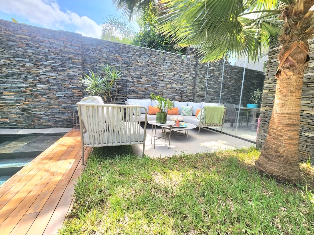 Splendida villa in vendita a Hermitage. Superficie di 321 m². Antenna parabolica e sicurezza