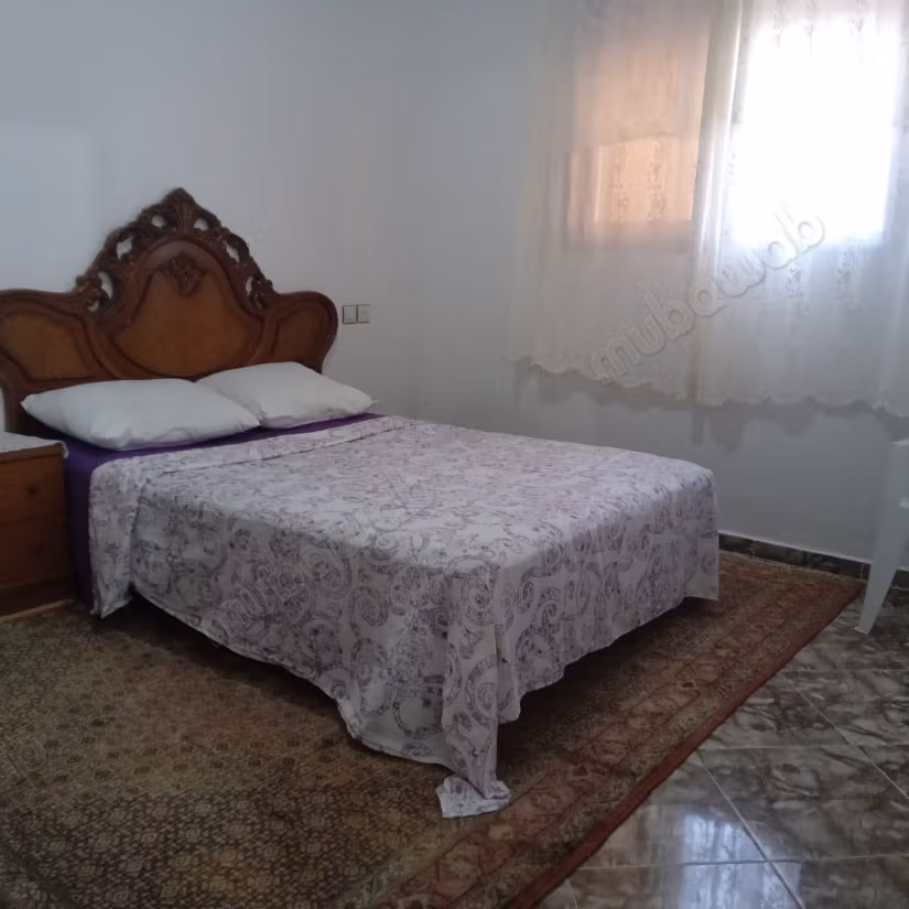 Appartementen te huur. 1 kamer. Uitzicht op de bergen en versterkte deur