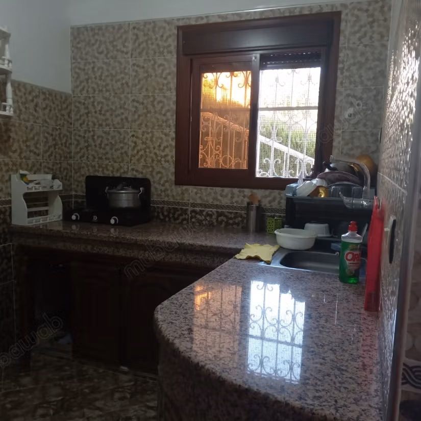 Appartementen te huur. 1 kamer. Uitzicht op de bergen en versterkte deur
