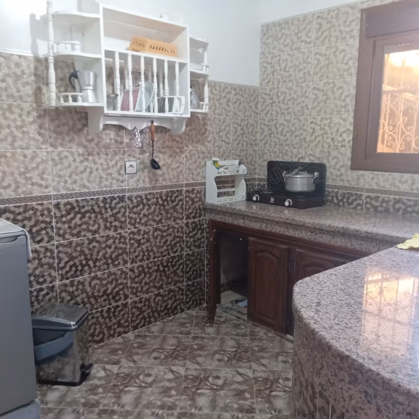 Appartementen te huur. 1 kamer. Uitzicht op de bergen en versterkte deur