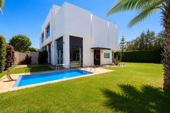 Modern furnished villa with 4 bedrooms and a swimming pool – Dar Bouazza