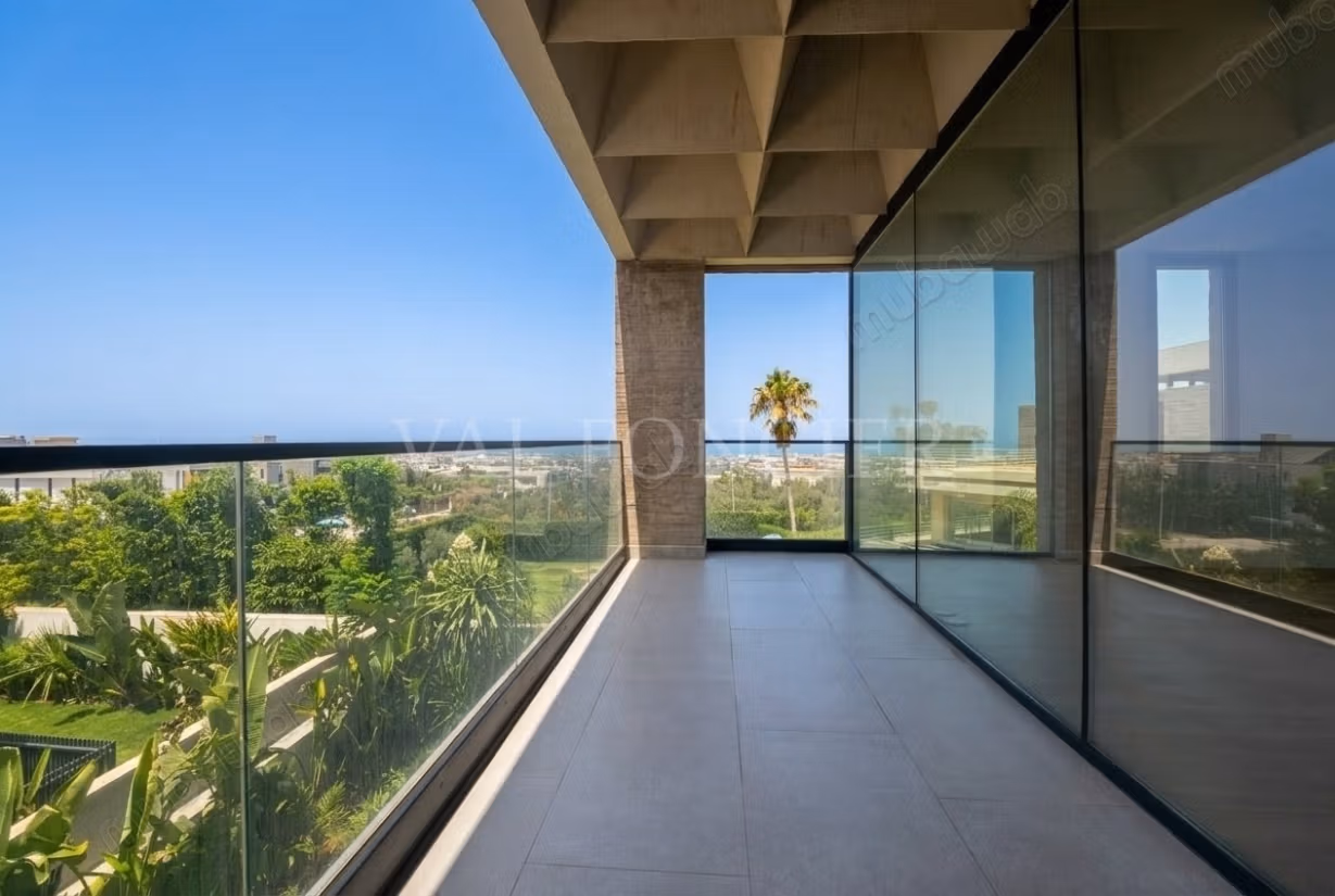 Superb new villa with a large pool in Dar Bouazza